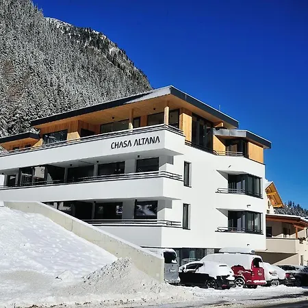 查萨阿尔塔纳旅馆 *