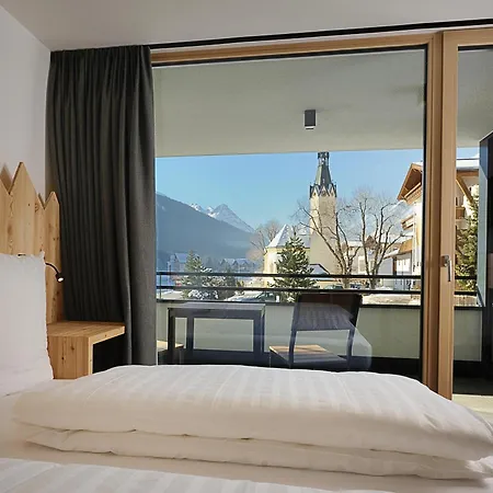 查萨阿尔塔纳旅馆 * 伊施格尔